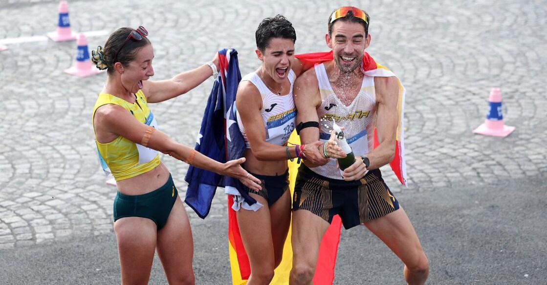 Spain's Alvaro Martin and Maria Perez celebrate after winning gold. Photo: Reuters/Isabel Infantes