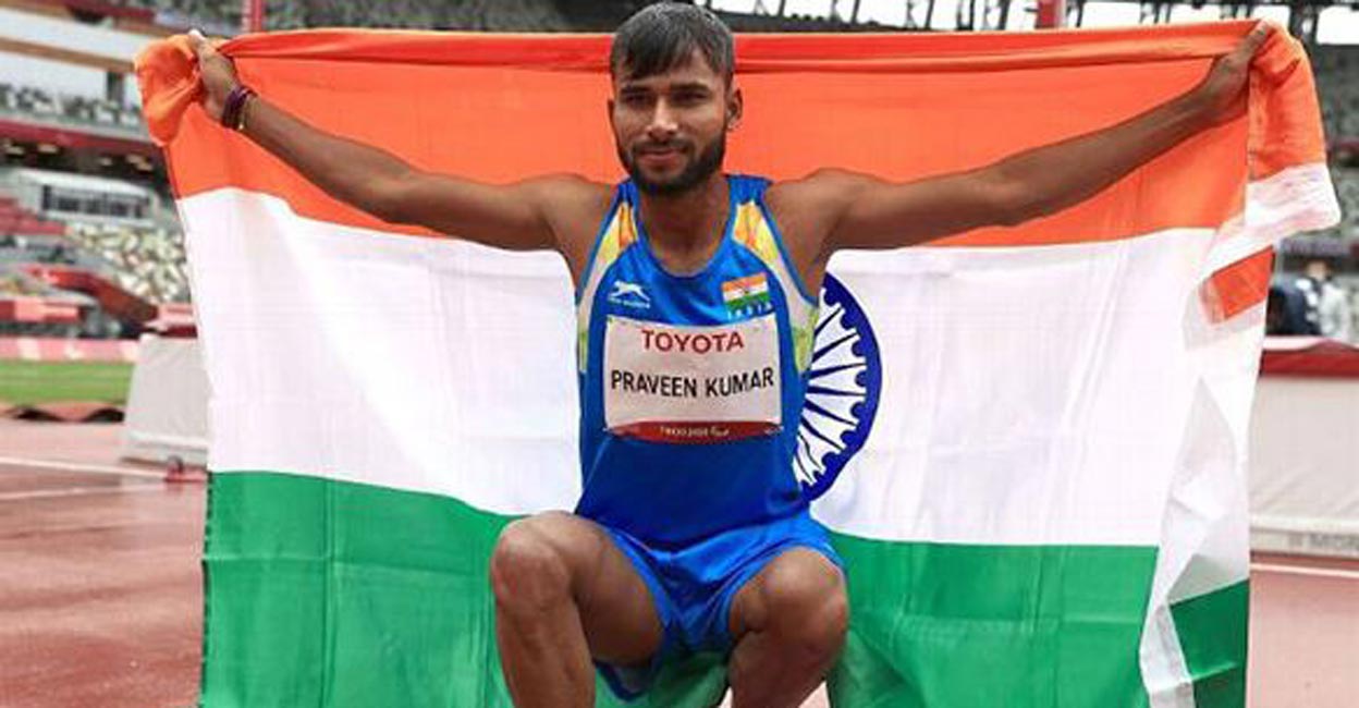 Praveen Kumar Praveen Kumar celebrates with the tricolour. Photo: X@ani_digital
·