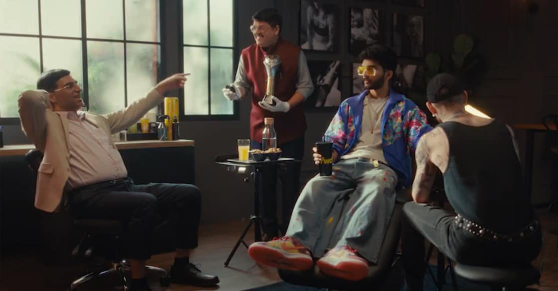 Viswanathan Anand (left) and D Gukesh in the ad. Screengrab/YouTube@fwd