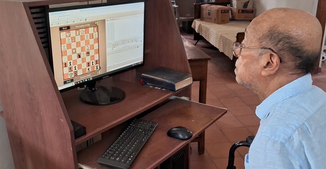 Thomas Mathew Kottukappilly playing online chess at his house at Kadavanthra in Kochi. Photo: N R Anilkumar