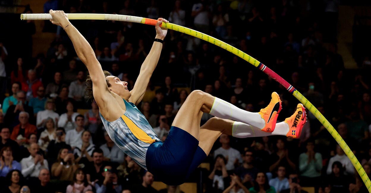 ATHLETICS-FRANCE Sweden's Armand Duplantis in action during the men's pole vault. Photo: Reuters/ Manon Cruz