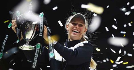 Wozniacki survives Williams fightback to claim WTA Finals title