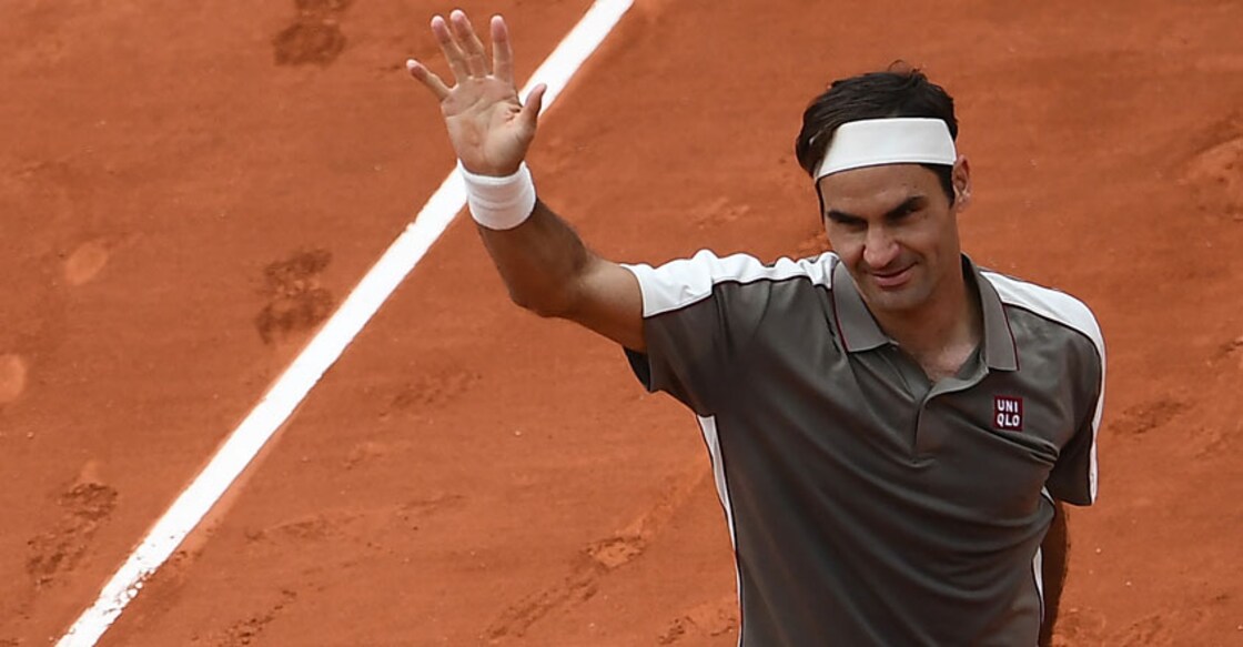 Federer sweeps to victory on French Open return
