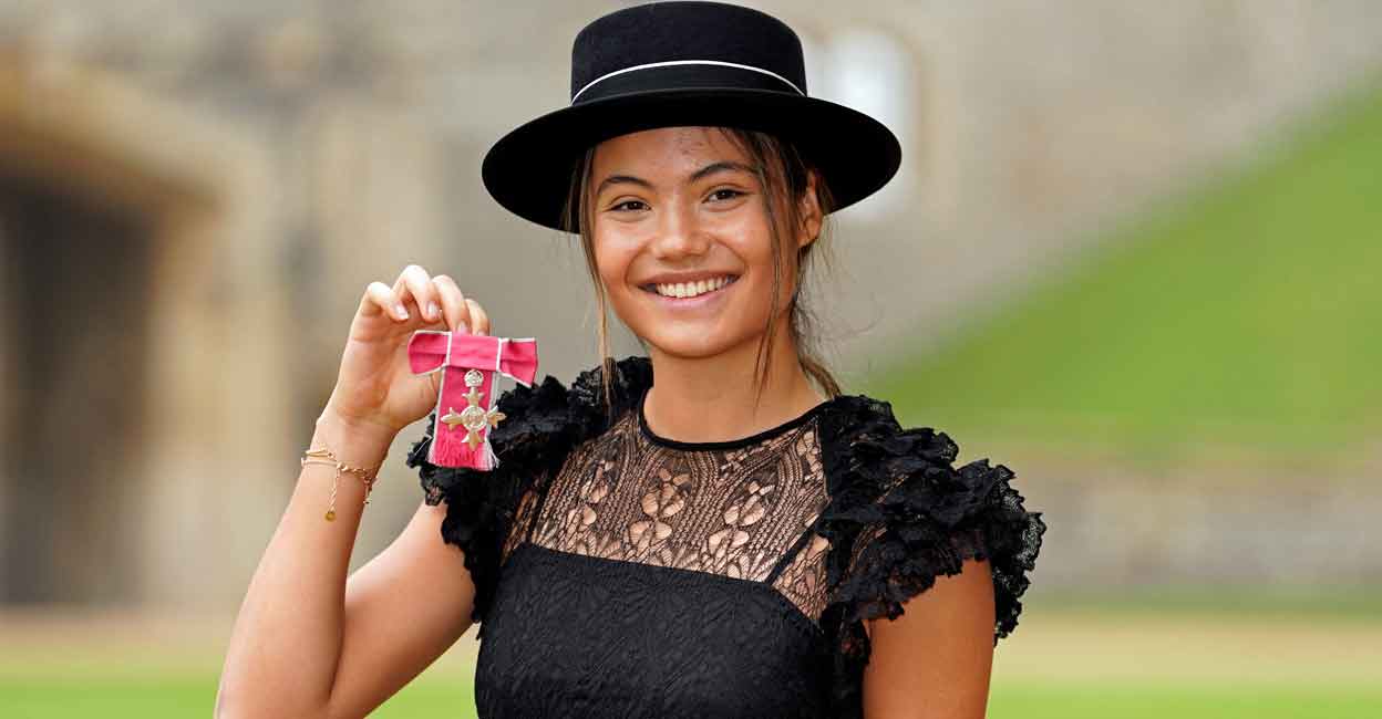 Emma Raducanu poses after being made a Member of the Order of the British Empire. Photo: Pool via Reuters/Andrew Matthews