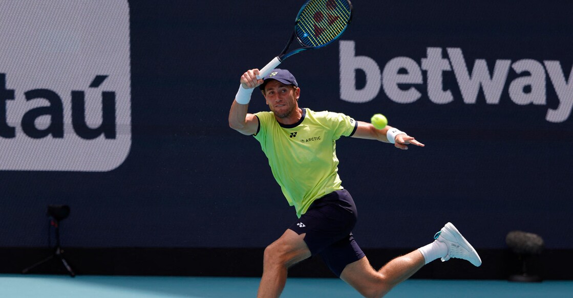 Casper Ruud hits a forehand against Francisco Cerundolo. Photo: Geoff Burke-USA TODAY Sports/Reuters
