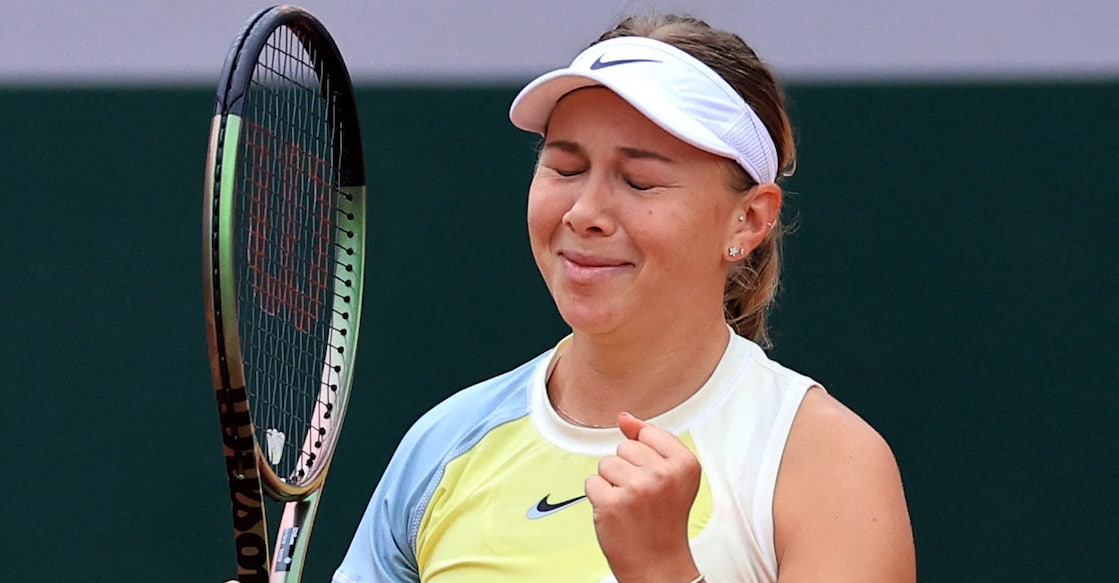 Amanda Anisimova celebrates winning her first round match against Naomi Osaka. Photo: Reuters/Pascal Rossignol