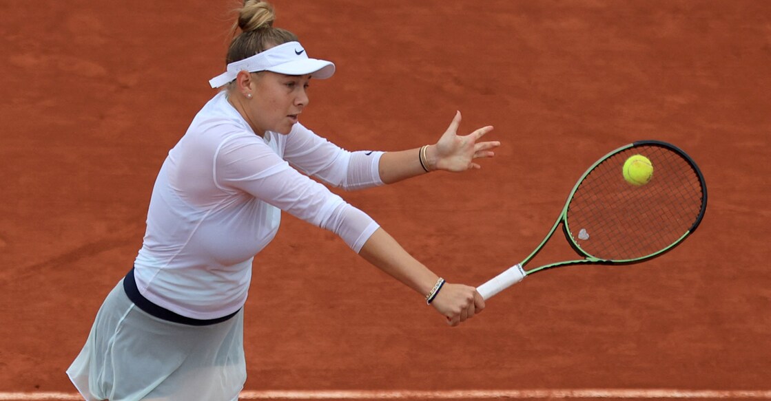 Amanda Anisimova in action against Karolina Muchova. Photo: Reuters/Pascal Rossignol