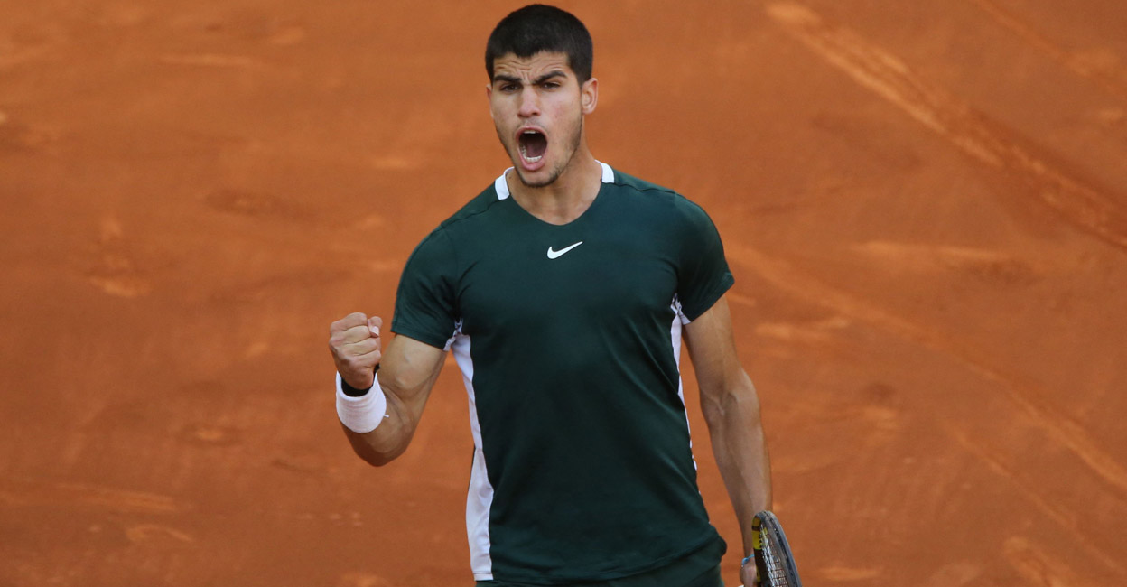 Carlos Alcaraz reacts during the semifinal against Novak Djokovic. Photo: Reuters/Isabel Infantes