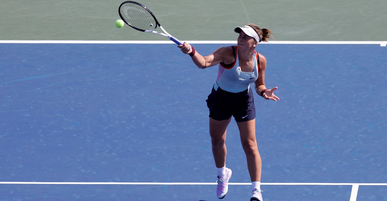 Bianca Andreescu makes a forehand to Harmony Tan. Photo: USA TODAY Sports/Reuters/Geoff Burke
