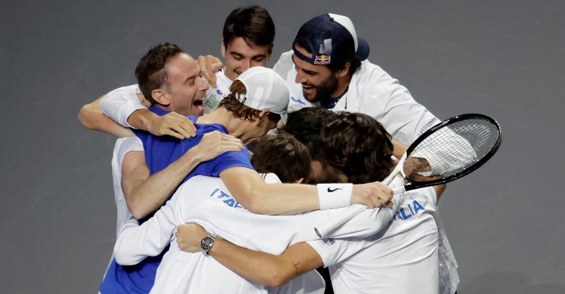Italian players elebrate their triumph. Photo: Reuters/Jon Nazca