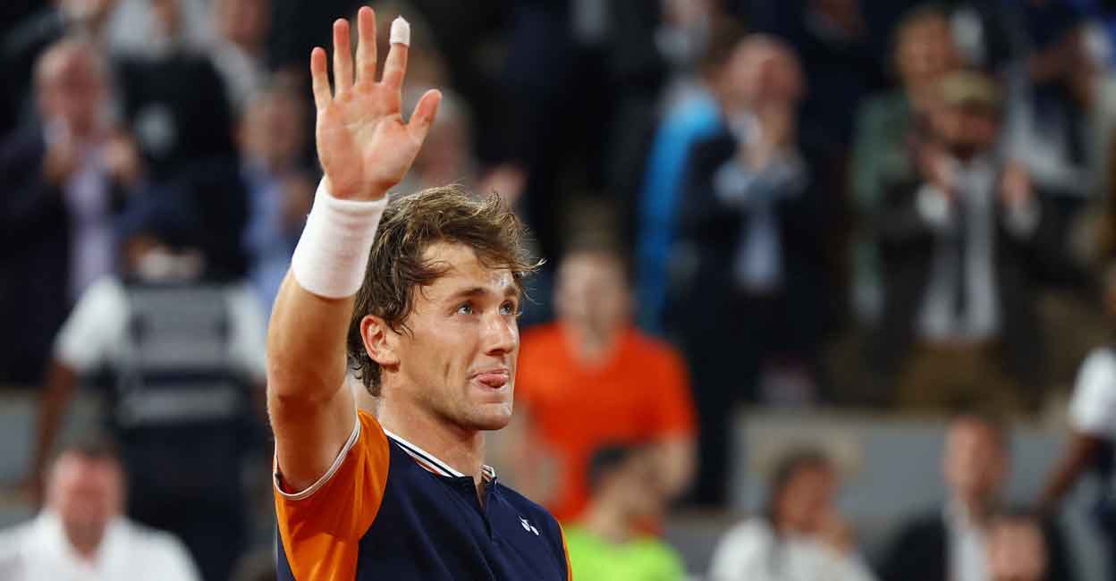Casper Ruud celebrates winning his quarterfinal against Holger Rune. Photo: Reuters/Lisi Niesner