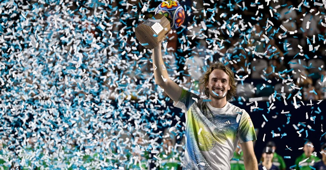 Stefanos Tsitsipas celebrates with the trophy. Photo: AFP/Alfredo Estrella 