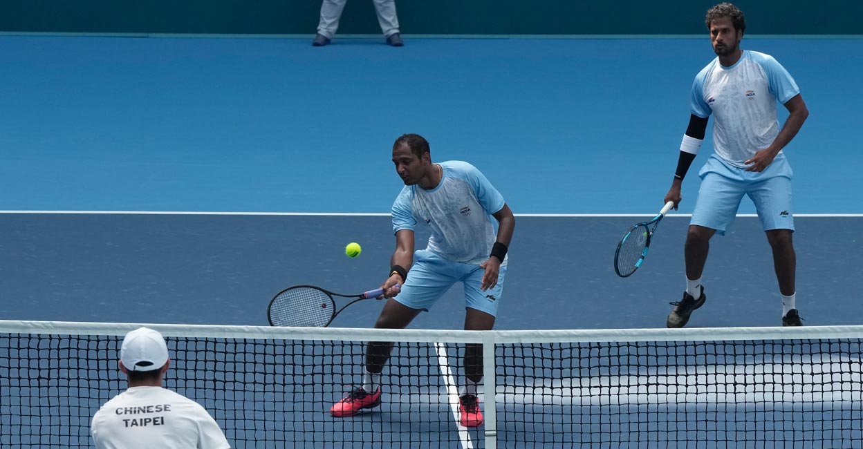 Ramkumar Ramanthan and Saketh Myneni in action in the final. Photo: PTI/Gurinder Osan
