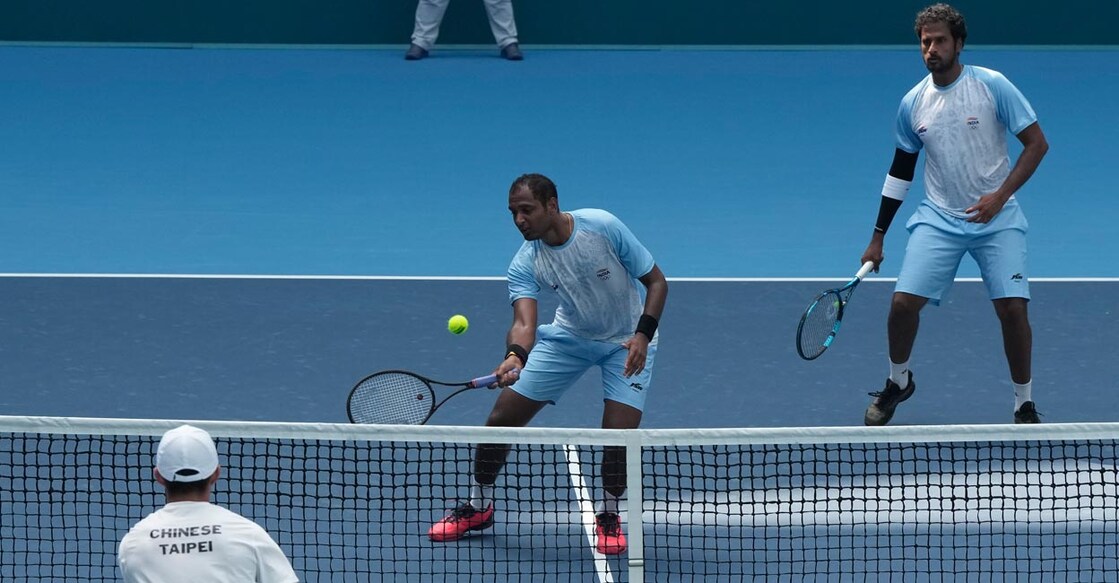 Ramkumar Ramanthan and Saketh Myneni in action in the final. Photo: PTI/Gurinder Osan
