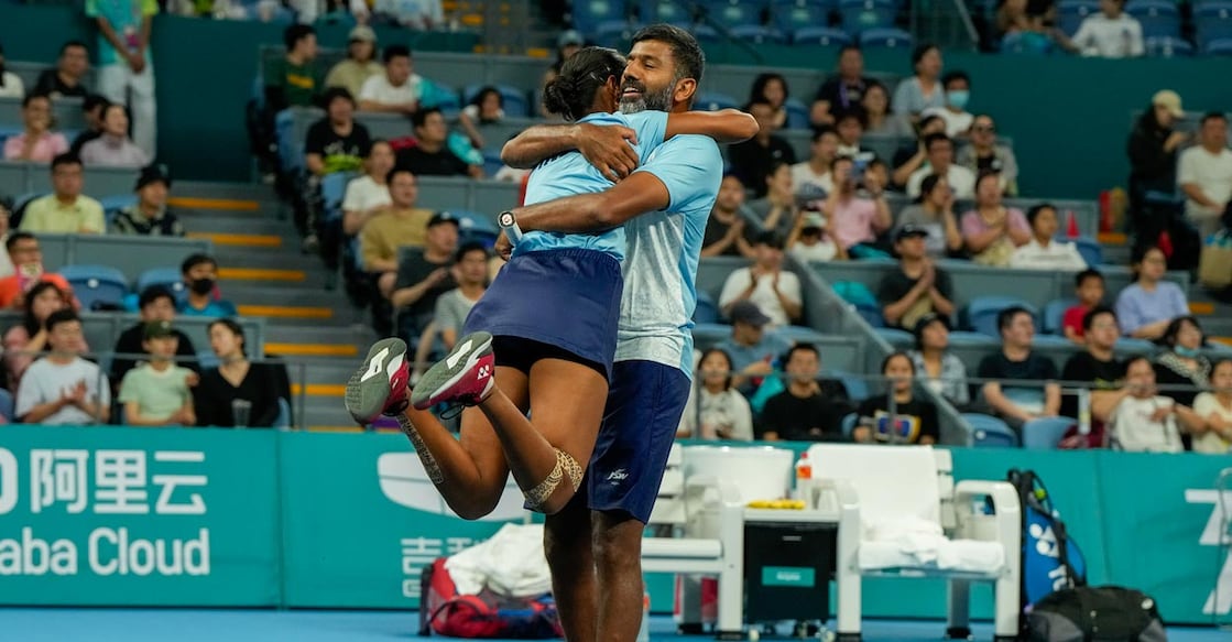 Rutuja Bhosale and Rohan Bopanna celebrate their triumph. Photo: PTI/Gurinder Osan