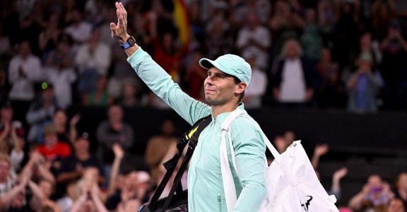 Nadal deals baseball cap