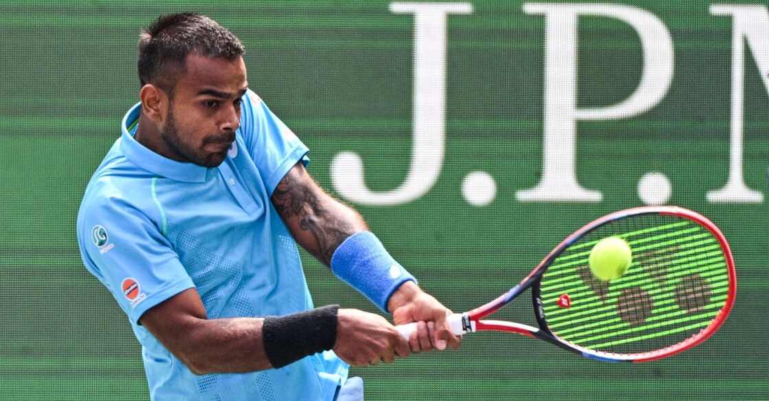 Sumit Nagal makes a return to Wu Yibing. Photo: AFP/Hector Retamal