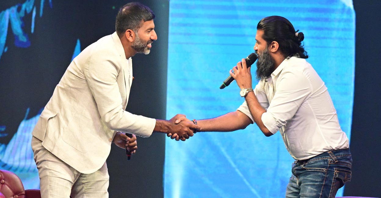 Rohan Bopanna and Vijay Yesudas greet each other. Photo: Manorama