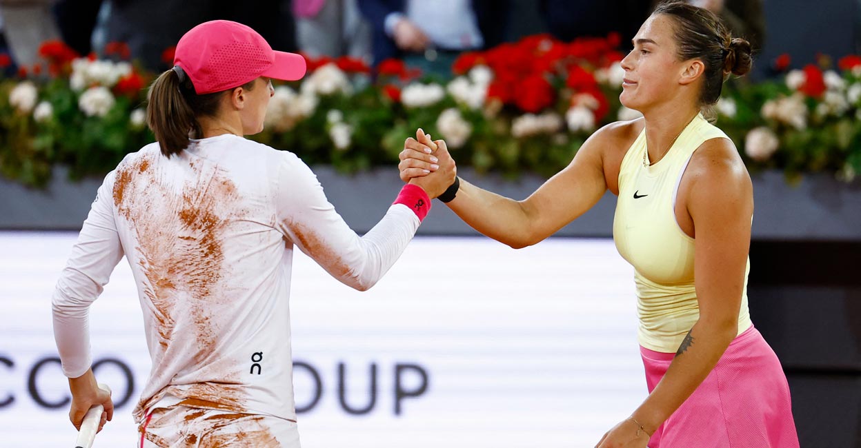 Iga Swiatek and Aryna Sabalenka shake hands after the hard-fought final. Photo: Reuters/Susana Vera