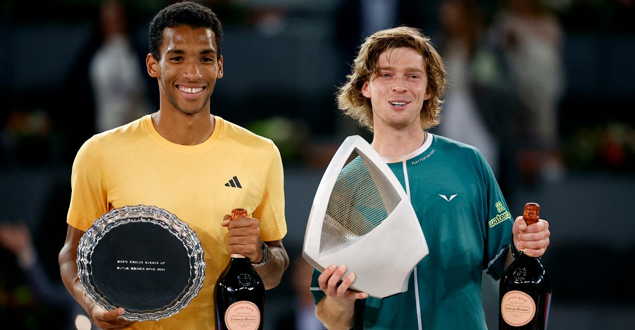 Andrey Rublev, right, and Felix Auger-Aliassime pose with their trophies. Photo: Reuters/Juan Medina
