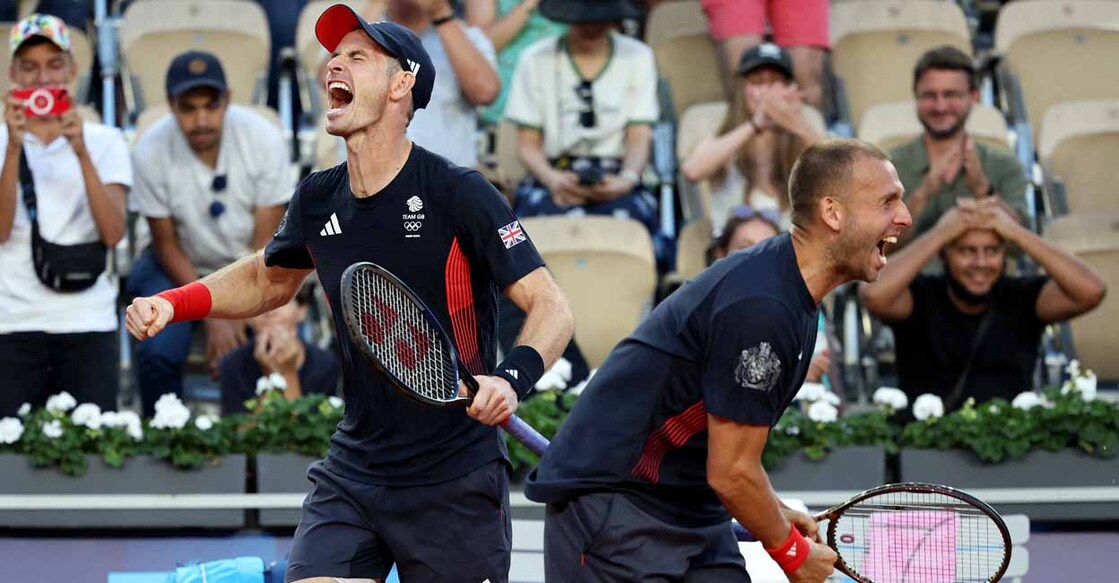 Paris 2024 Olympics - Tennis - Men's Doubles First Round - Roland-Garros Stadium, Paris, France - July 28, 2024. Andy Murray of Britain and Daniel Evans of Britain celebrate after winning their first round match against Kei Nishikori of Japan and Taro Daniel of Japan. REUTERS/Violeta Santos Moura