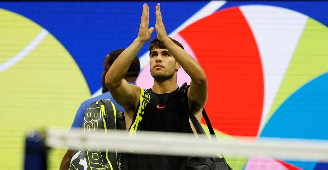 Carlos Alcaraz waves to the crowd while leaving the court. Photo: USA TODAY Sports/Geoff Burke via Reuters