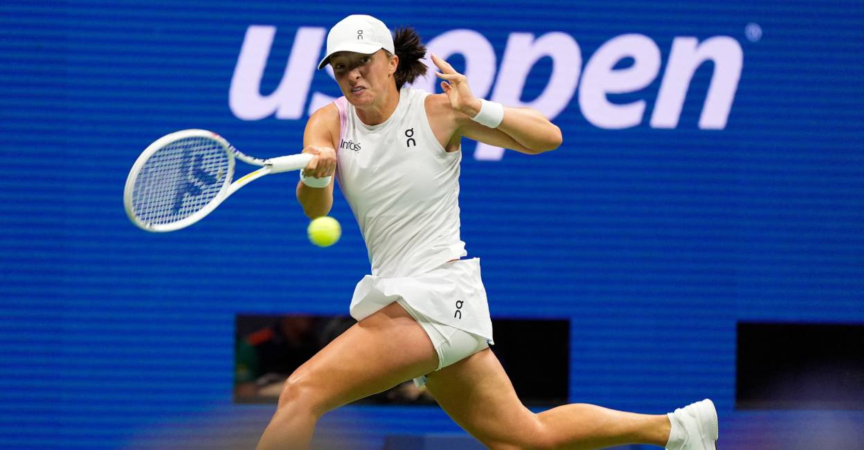 Iga Swiatek (POL) hits to Liudmila Samsonova (not pictured) on day eight of the 2024 U.S. Open tennis tournament at USTA Billie Jean King National Tennis Center.  Photo: Reuters