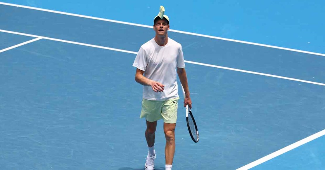 TENNIS-AUSOPEN Tennis - Australian Open - Practice - Melbourne Park, Melbourne, Australia - January 9, 2025 Italy's Jannik Sinner watches after throwing his wristband during a practice session ahead of the Australian Open REUTERS/Edgar Su/ File Photo
