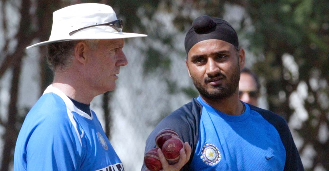 Harbhajan Singh Gerg Chappell (L), talks with Harbhajan Singh (R), during a net practice session at The Punjab Cricket Association (PCA) stadium in Mohali. Photo: Raveendran/AFP