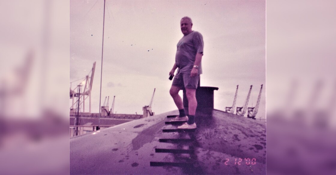 helmut-atop-an-oil-tank-2