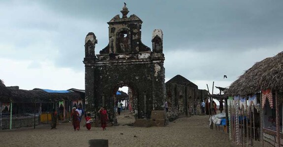 Crowds come back to 'ghost town' Dhanushkodi Crowds come back to 'ghost town' Dhanushkodi