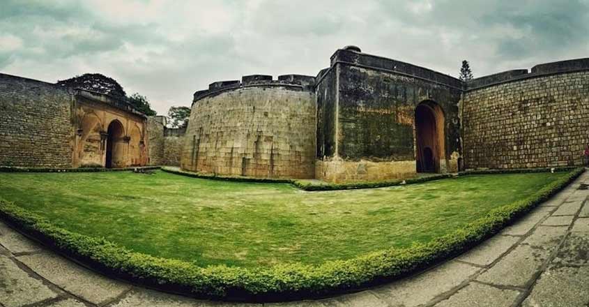 Tipu Sultan's grandiose Bangalore Fort and Summer Palace