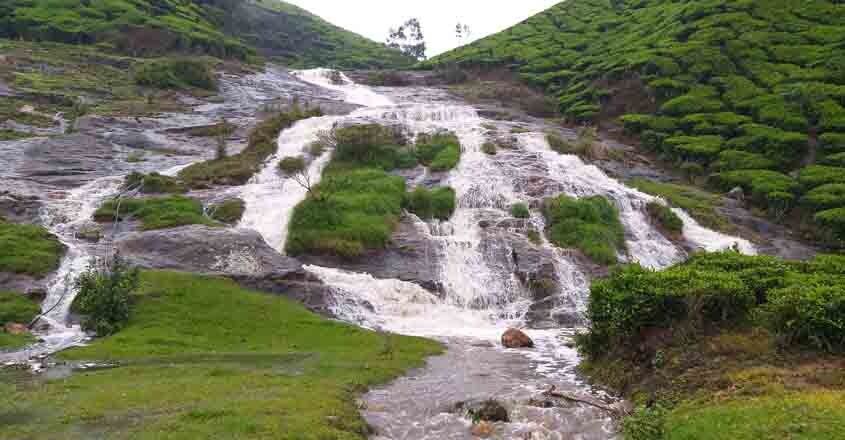 suryanelli-waterfalls suryanelli-waterfalls