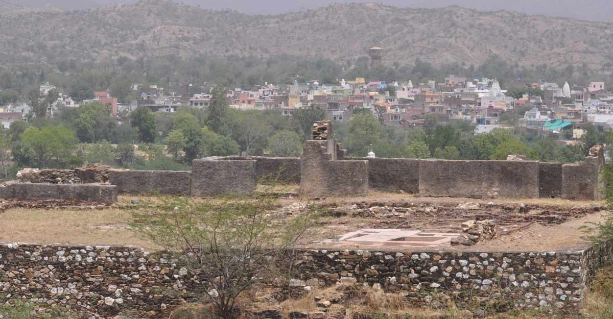 Chavand: Maharana Pratapâs last capital in Rajasthan where he breathed his last, lies in ruins. Chavand: Maharana Pratapâs last capital in Rajasthan where he breathed his last, lies in ruins.