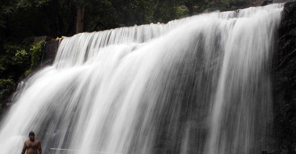 suruli-waterfalls suruli-waterfalls