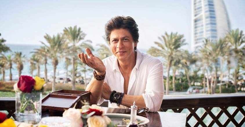 SRK invites people be to his guest in Dubai SRK invites people be to his guest in Dubai