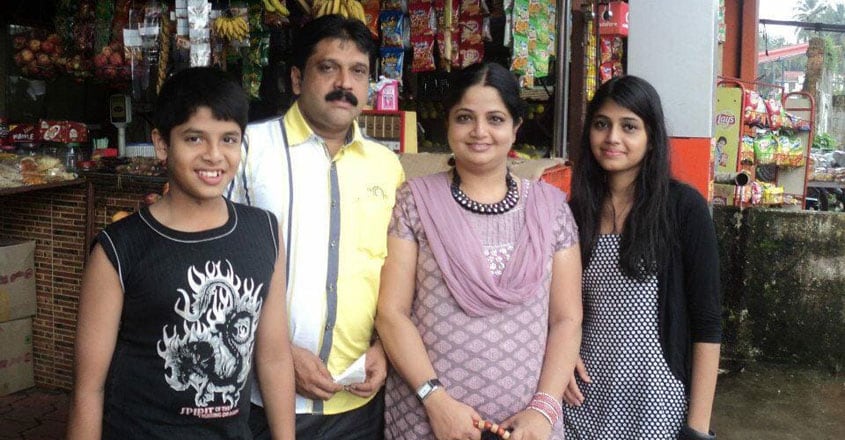 sidharth-bhagyalekshmi-travel3 sidharth-bhagyalekshmi-travel3