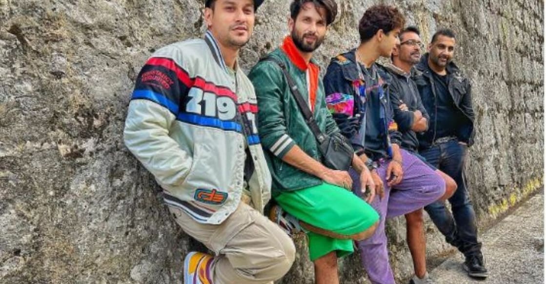 Kunal Kemmu with Shahid Kapoor, Ishaan Khatter and others during their Euro bike trip. Photo: @kunalkemmu/Instagram