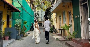 What is Janhvi Kapoor doing in Kochi's Jew Street?