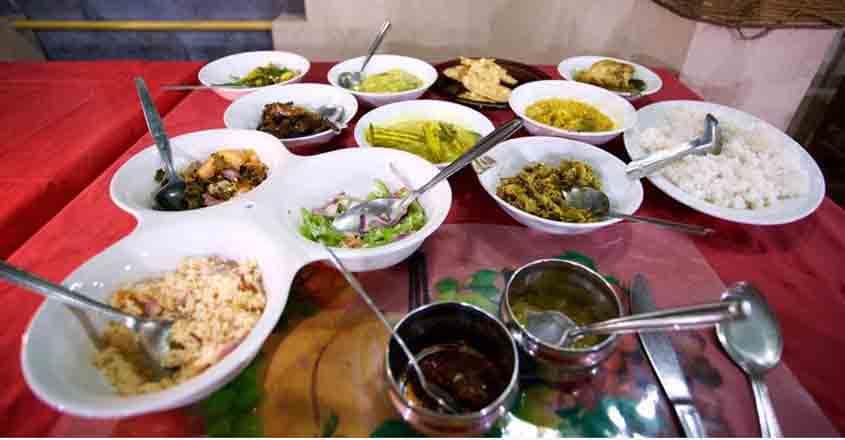 Le Kanchees beckons with its unique fish sadhya | fish | dishes ...