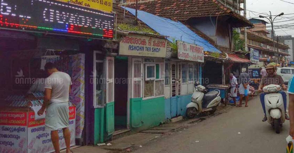 Ashoka's Tea Shop in Mittai Theruvu, Kozhikode
