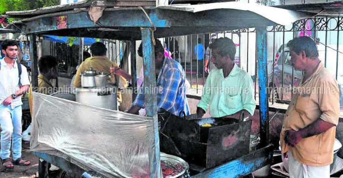 This eatery on wheels serves the best Kallummakkaya fry in Kozhikode 