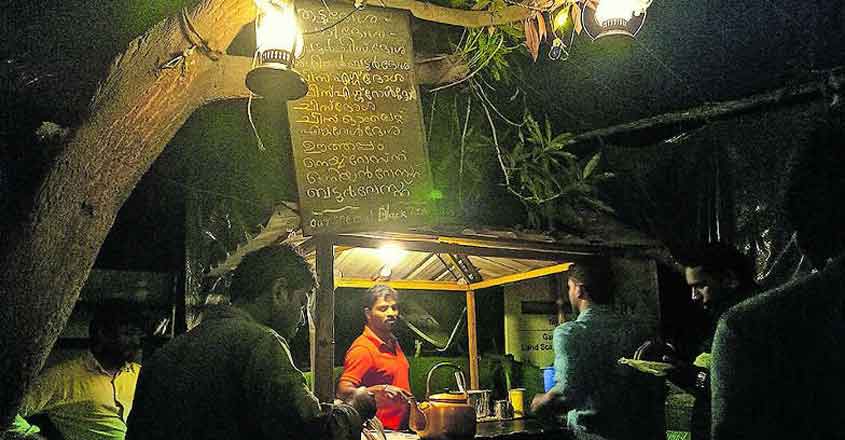 Taste some unique dosas at thattukada near Canoli canal in Kozhikode