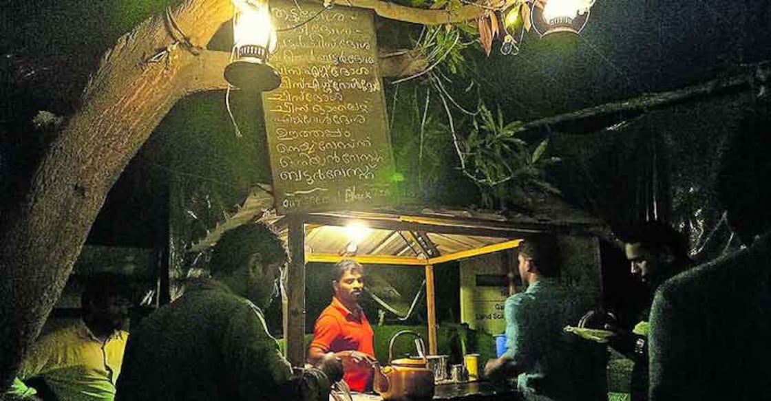 Taste some unique dosas at thattukada near Canoli canal in Kozhikode Taste some unique dosas at thattukada near Canoli canal in Kozhikode