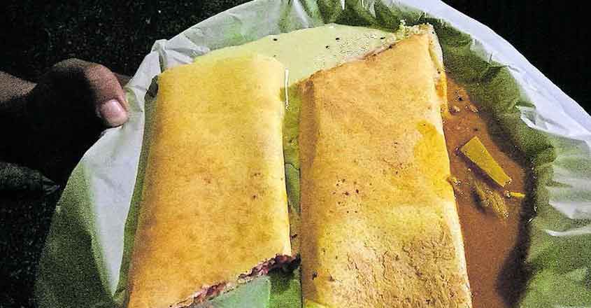 Taste some unique dosas at thattukada near Canoli canal in Kozhikode Taste some unique dosas at thattukada near Canoli canal in Kozhikode