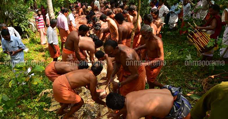 Kasaragod prepares for Mahabali's arrival in Thulam - and it is not Onam Kasaragod prepares for Mahabali's arrival in Thulam - and it is not Onam