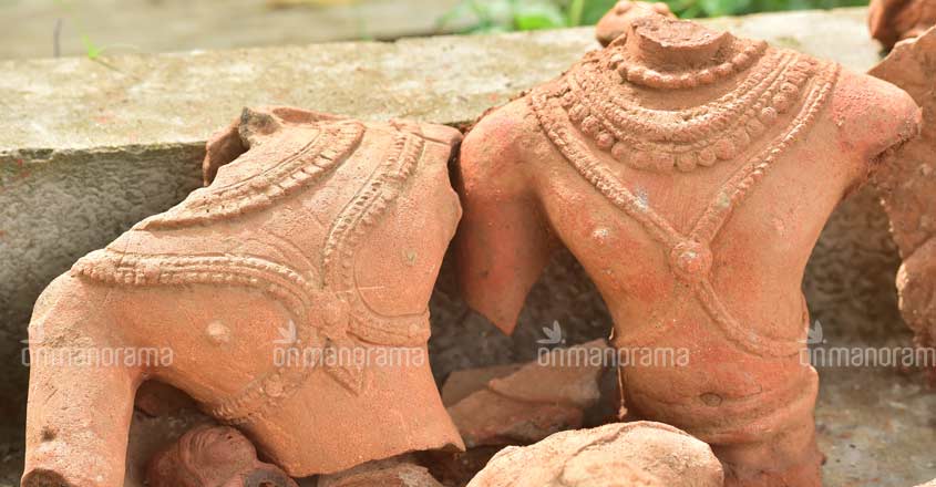 Centuries-old terracotta artefacts found on Pampa banks Centuries-old terracotta artefacts found on Pampa banks