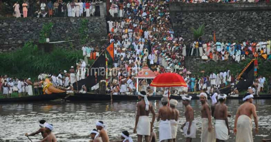 Thiruvonathoni, vallasadya and Aranmula Vallamkali. Photo: Onmanorama