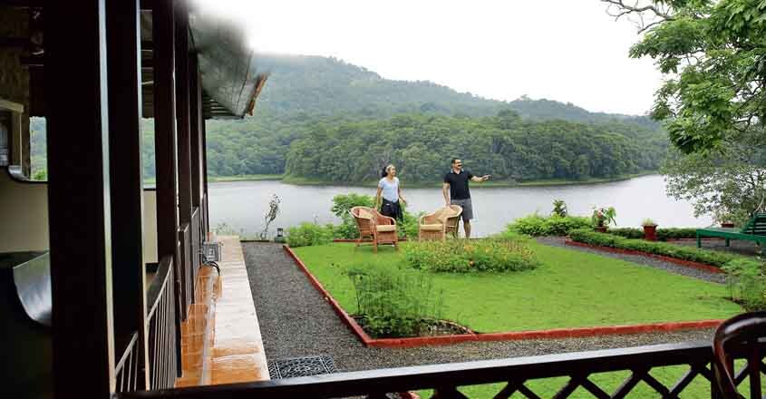 lake-palace-view lake-palace-view
