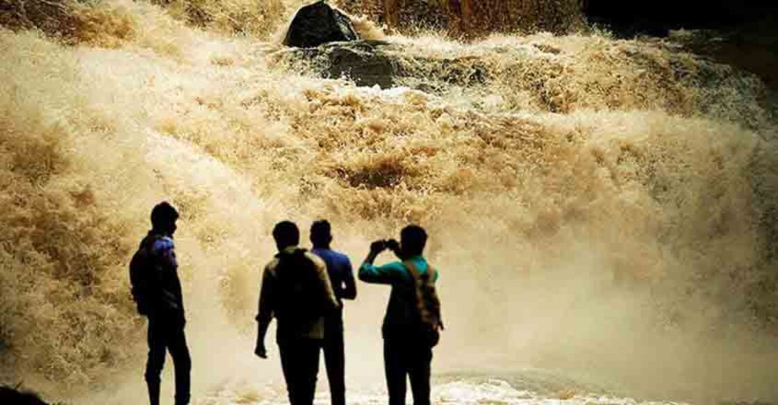 idukki-waterfallthommakuth-waterfall-rainy-time